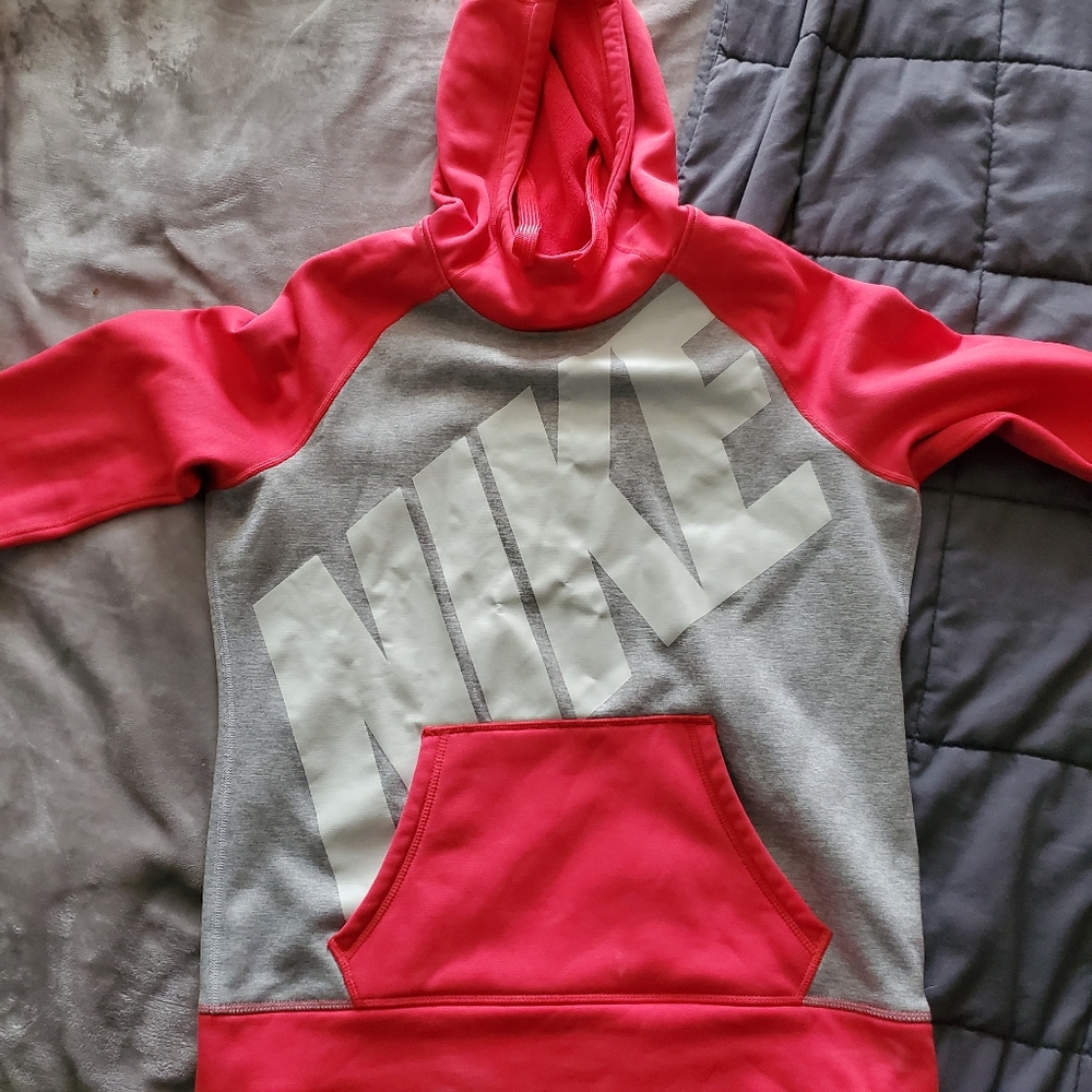 Woman's Nike Pull Over